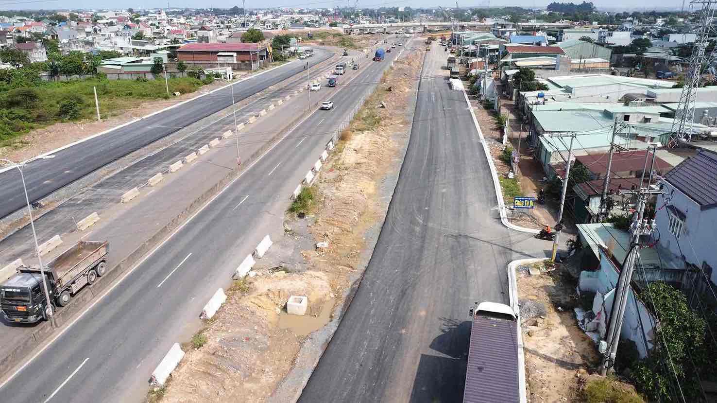 Thi cong loi len cao toc Bien Hoa - Vung Tau. Anh: HAC