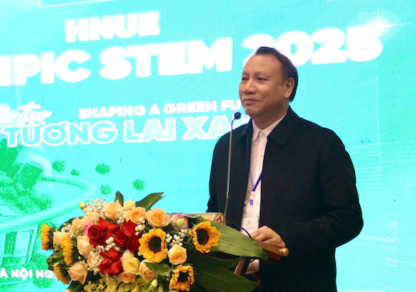 PGS.TS Nguyễn Đức Sơn, Hiệu trưởng Trường Đại học Sư phạm Hà Nội chia sẻ tại cuộc thi. Ảnh: Vân Trang