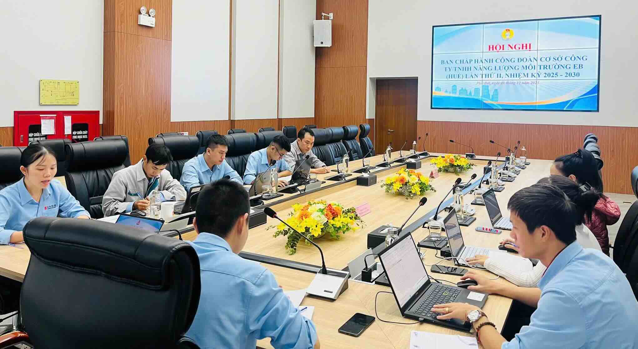 Conferencia del Comite Ejecutivo del Sindicato de Base de la Compañia de Responsabilidad Limitada de Energia y Medio Ambiente EB Hue por segunda vez mandato 2025-2030. Foto: Sindicato de Hue