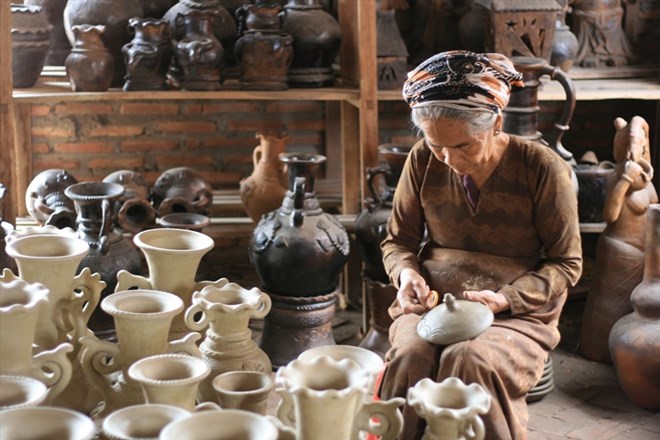 Khanh Hoa has taken urgent steps to preserve the Cham pottery craft. Photo: Tran Dang