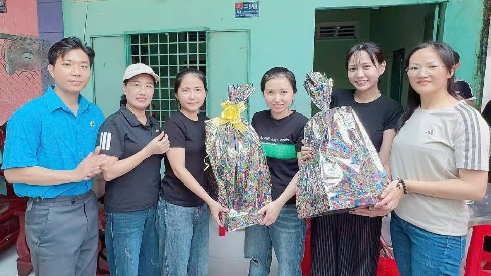 ビンロン労働組合は、党を祝い、2026 年の午年を祝い、議会の準備をし、労働組合員を育成するための活動を組織する計画を実行しています。写真: ホアン・ロック