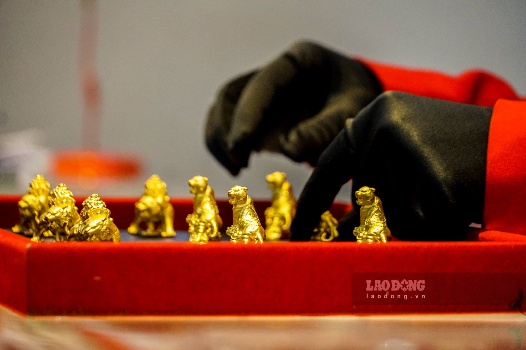 El precio del oro esta esperando una serie de decisiones sobre las tasas de interes de los principales bancos centrales la proxima semana. Foto: Phan Anh
