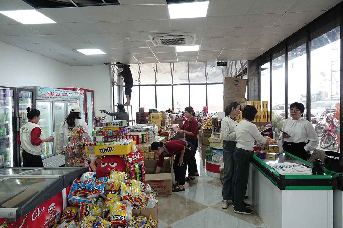 Khu bán hàng đã hoàn thiện đưa vào phục vụ. Ảnh: Trần Tuấn.