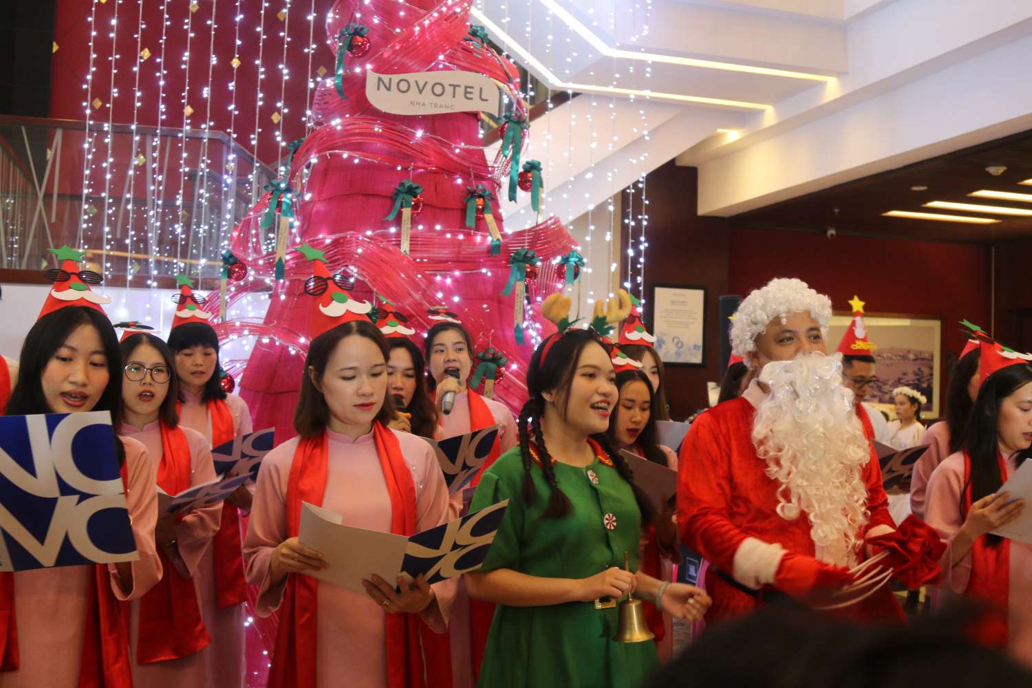 Nhan vien Anh: Phuong Linh