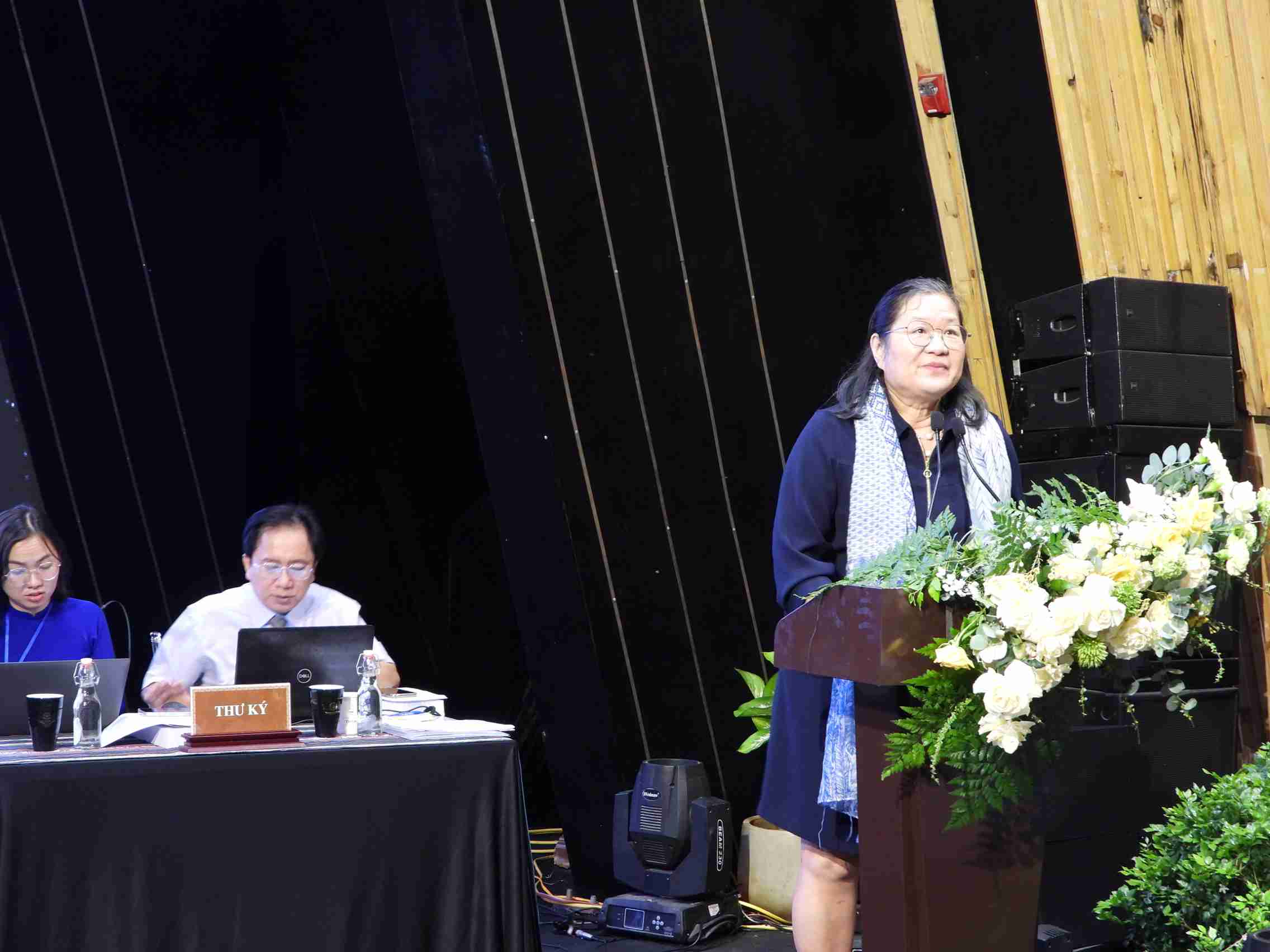 Nhieu tham luan mang gia tri noi dung chuyen sau duoc trinh bay tai su kien. Anh: Bao Trung