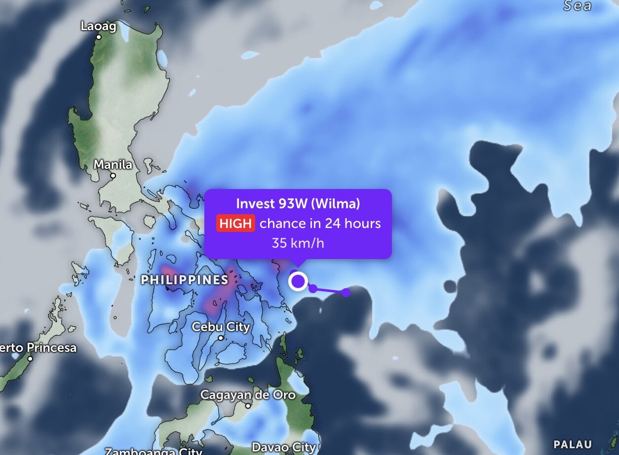 The tropical depression that was once forecast to strengthen into storm No. 16 in the East Sea is now almost stationary at sea east of the Philippines. Photo: Zoom Earth