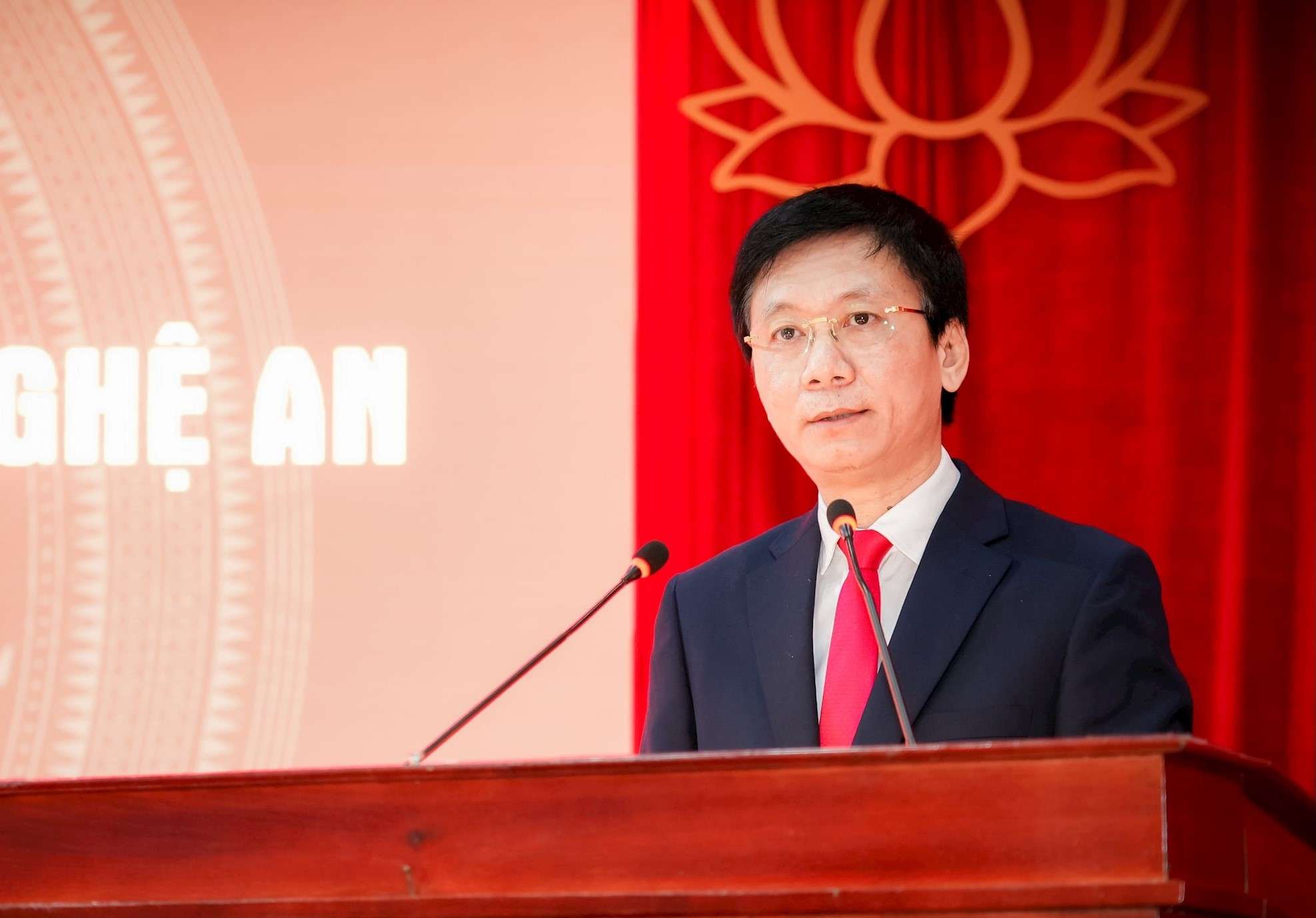 Doctor Trinh Xuan Nam, Specialist 2 was appointed Chairman of the Board of Directors of Nghe An General Hospital. Photo: Thanh Chung