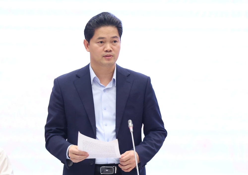 Permanent Deputy Minister of Health Vu Manh Ha informed about the decision to revoke all Mailisa cosmetic product declaration forms. Photo: Quang Phuc