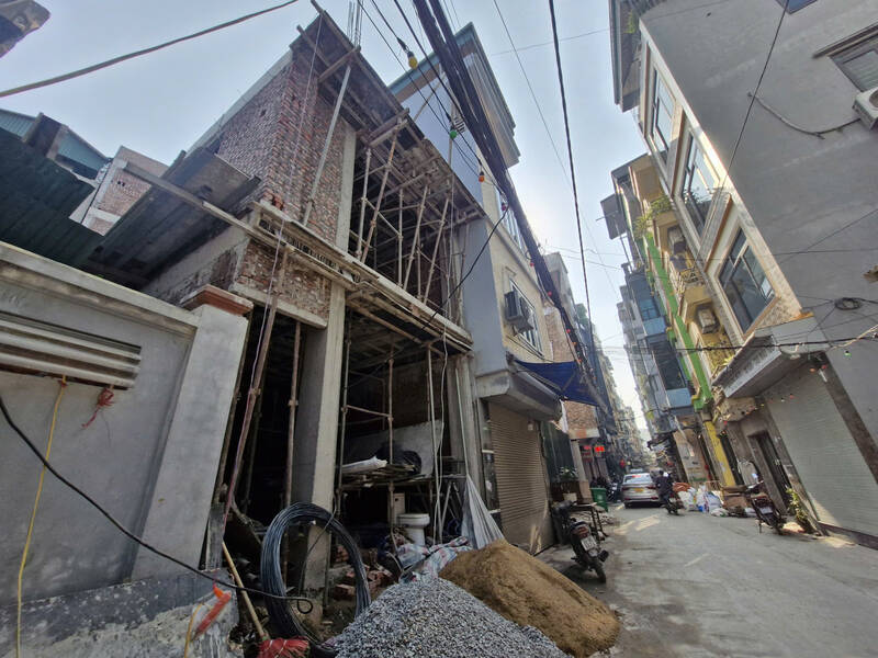 Cong trinh dang xay dung o pho Me Tri Thuong (phuong Tu Liem, Ha Noi). Anh: Thu Giang