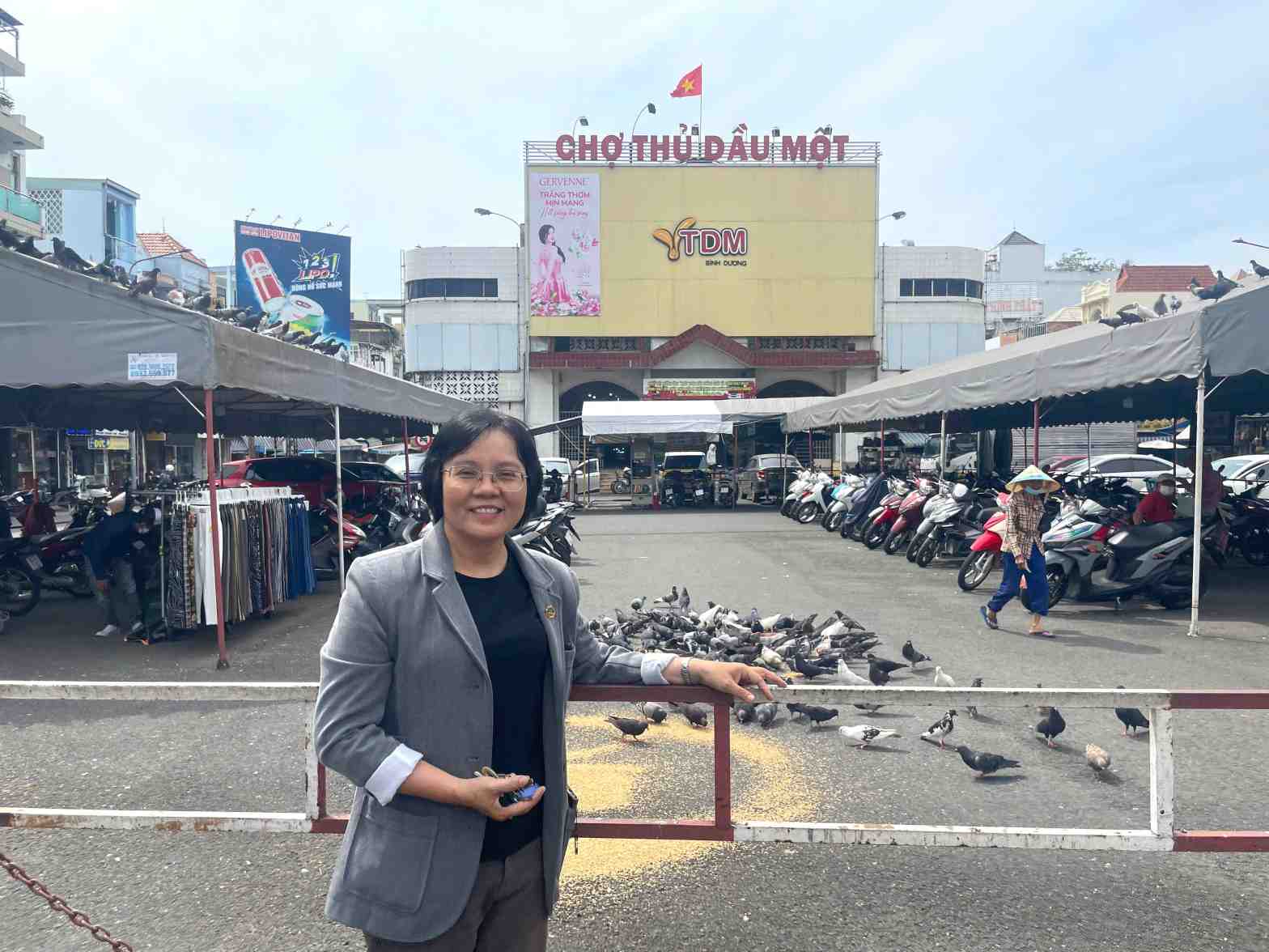 Đã hơn 8 năm cô Đào miệt mài nuôi đàn chim trời. Ảnh: Đình Trọng