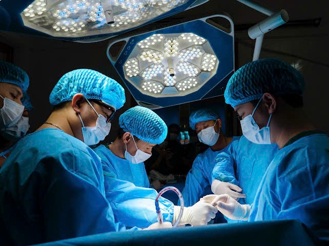 The humanitarian examination and surgery program of Sala Club took place at the Chiem Hoa Regional Medical Center (Tuyen Quang). Photo: Xuan Lan