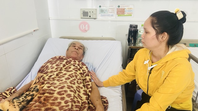 The patient has undergone surgery and is currently being treated at Le Van Thinh Hospital. Photo: Nguyen Ly