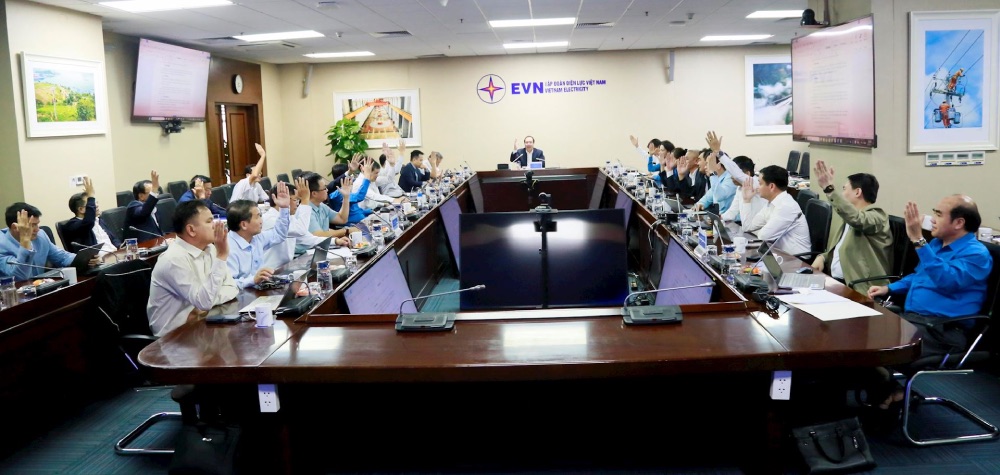 Delegates voted to approve the draft Report at the Conference. Photo: Dac Cuong