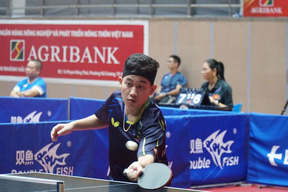 Tay vợt Lê Đình Đức đã chiến thắng thử thách khắc nghiệt của cuộc đời nhờ sự giúp đỡ của bầu Hiển. Ảnh: T&T Group