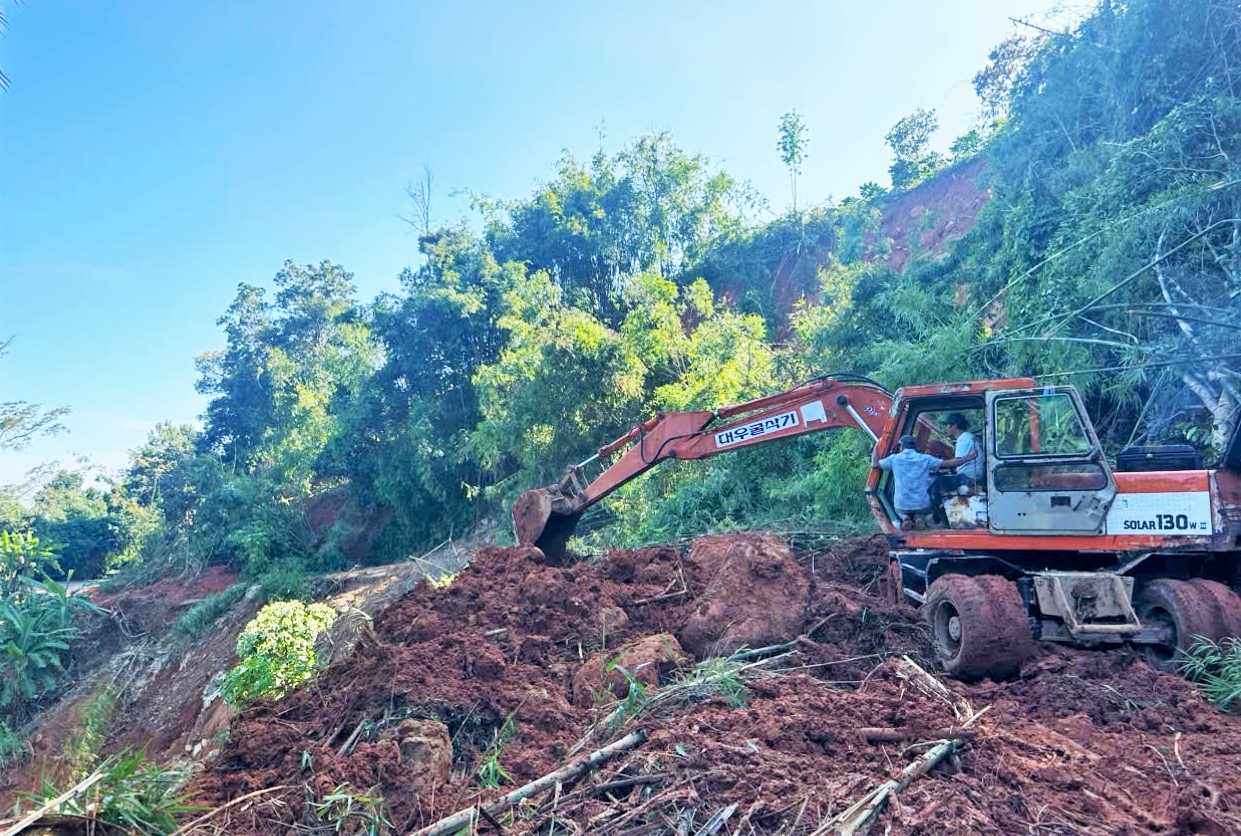 Diem sat lo quy mo lon tai Km52 dang duoc giai phong khai thong. Anh: Phuc Khanh