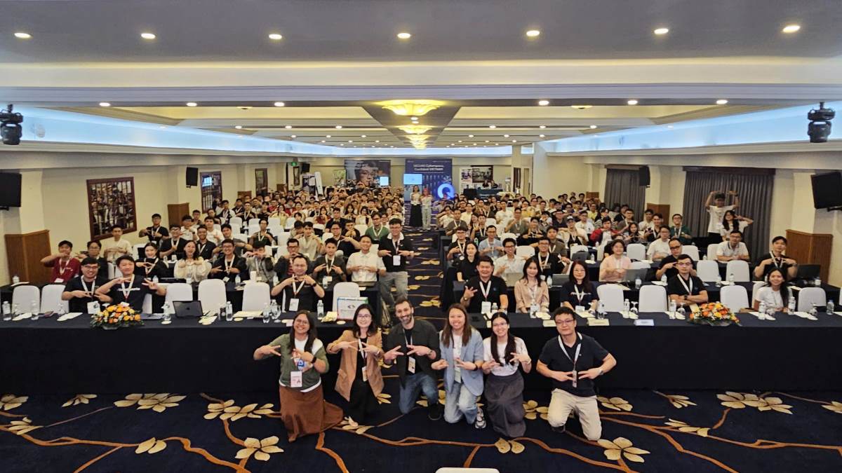 Cac lap trinh vien tre tuoi cua Viet Nam hao hung tham du su kien DevFest HCMC 2025. Anh: Thuy Duong