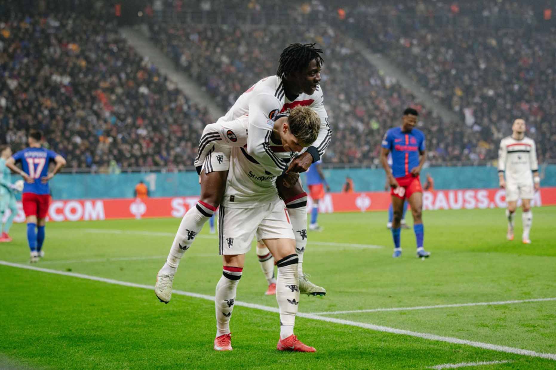 Nhung tai nang tre mot thoi sang gia dang dan roi bo Old Trafford. Anh: AFP