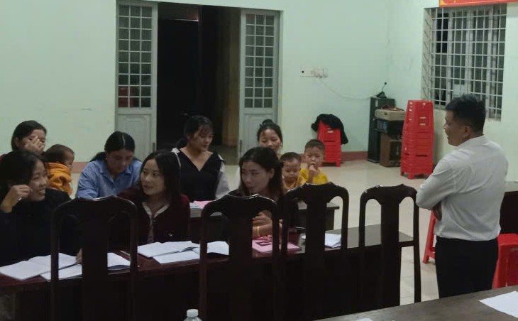 Những buổi học ban đêm đem lại không khí khác biệt, sôi nổi. Ảnh: Duy Tuấn