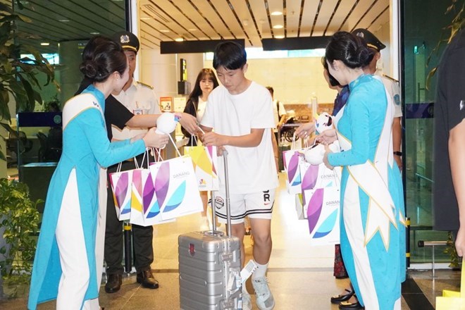 ダナン観光局は中国人観光客の急増を期待し、深セン便を歓迎している。写真: トラン・ティ