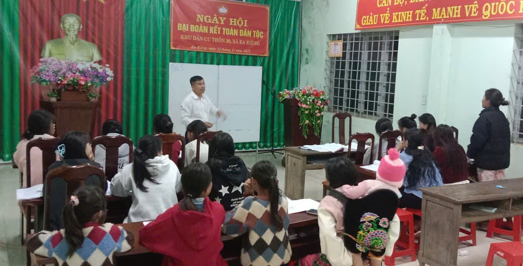 Dak Lak 지방 Ea Rienguda 코뮌 20Bia 마을 주민들을 위한 축산 직업 훈련 세션. 사진: Duy Tuan