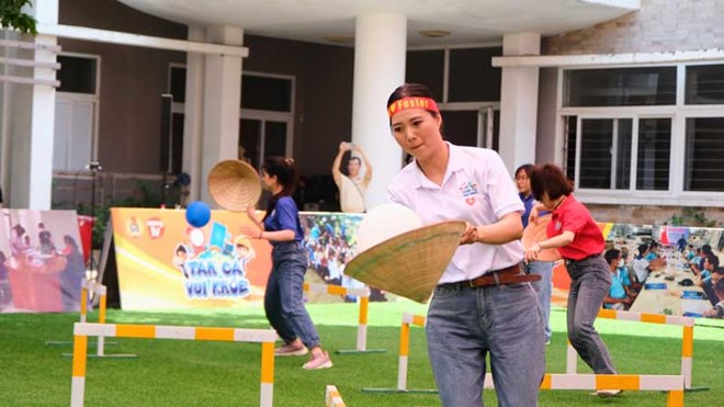 'Tan ca Vui - Khoe' es el primer campo de juego televisivo para trabajadores de Da Nang. Foto: Phuong Tra