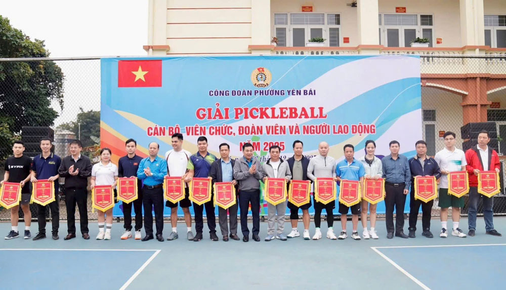 16 delegaciones participan en el torneo de Pickleball de miembros del sindicato y trabajadores en 2025. Foto: Manh Hung