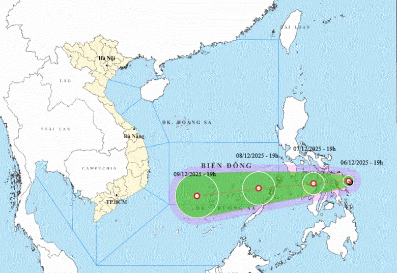 Du bao duong di cua ap thap nhiet doi duy tri suc gio cap 6 khi vao Bien Dong tu ngay 8.12. Anh: NCHMF