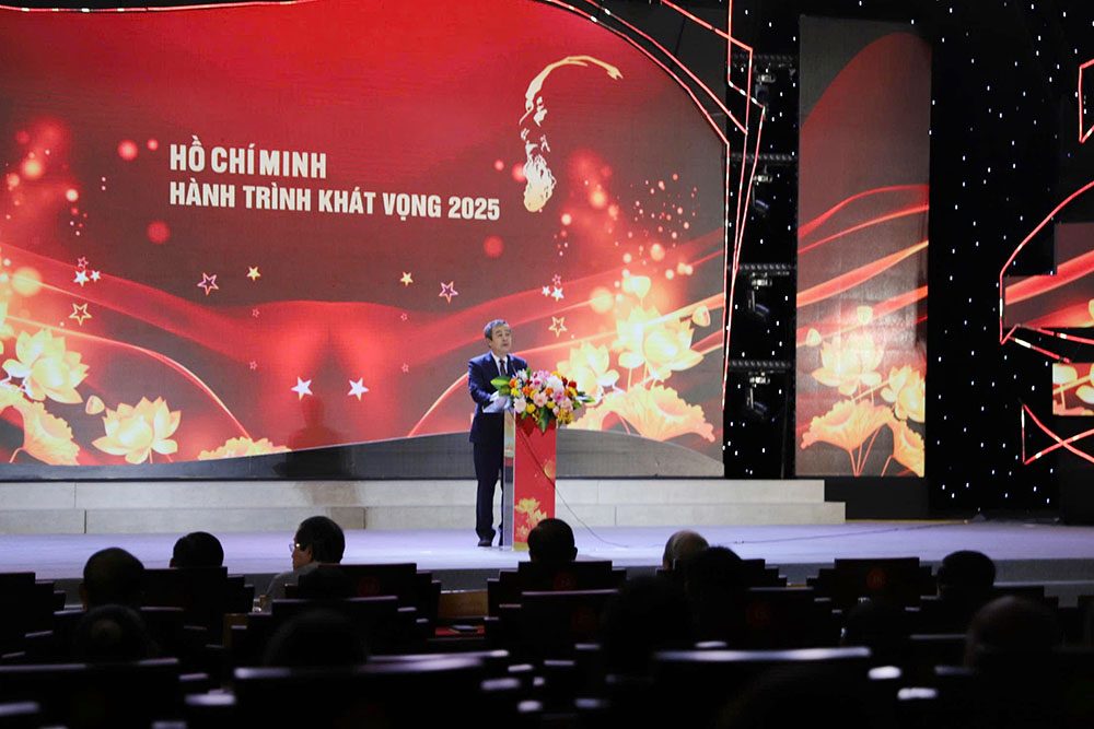 Uy vien Trung uong Dang, Pho truong Ban Tuyen giao va Dan van Trung uong Ngo Dong Hai phat bieu chi dao. Anh: Anh Quang