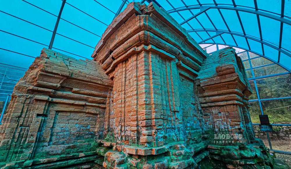 Trước nguy cơ thấm ẩm kéo dài có thể gây hư hại cấu kiện gạch cổ, UBND TP Huế và Sở Văn hoá – Thể thao đã chỉ đạo Bảo tàng Lịch sử phối hợp UBND xã Phú Vinh triển khai nhiều máy bơm công suất lớn để hút nước khỏi khu vực tháp. 