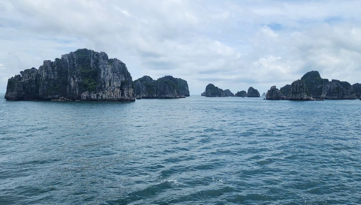 Noi quan tu cua nhung dao da xep giua vinh Ha Long. Anh: Nguyen Hung