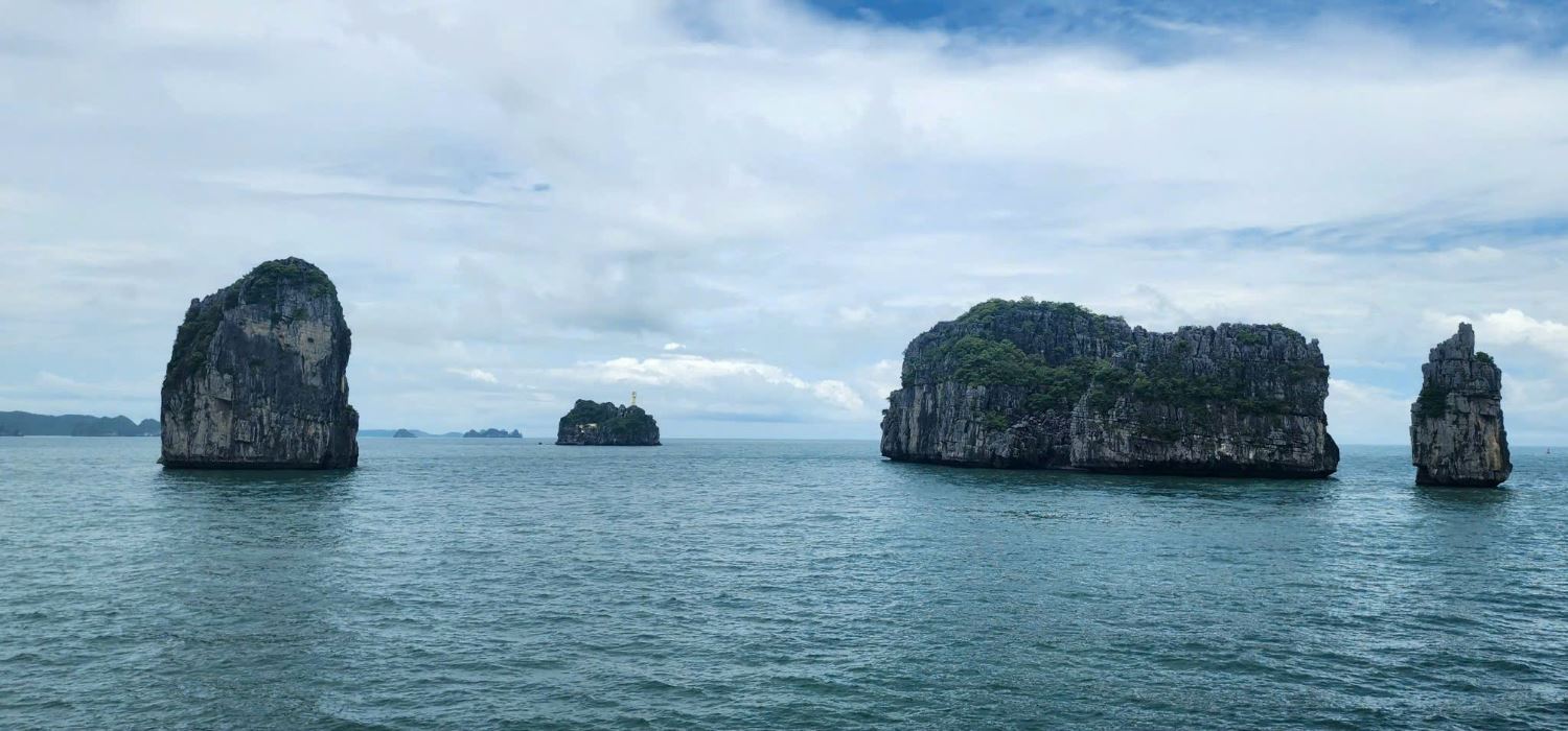 Noi day duoc danh gia la mot trong nhung khu vuc the hien ro nhat lich su bien dong dia chat cua vinh Ha Long. Anh: Nguyen Hung