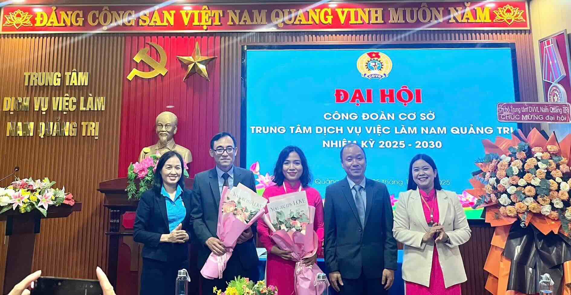 El Sindicato de Base del Centro de Servicios de Empleo de Nam Quang Tri organiza la Asamblea General para el mandato 2025-2030. Foto: Sindicato de Quang Tri