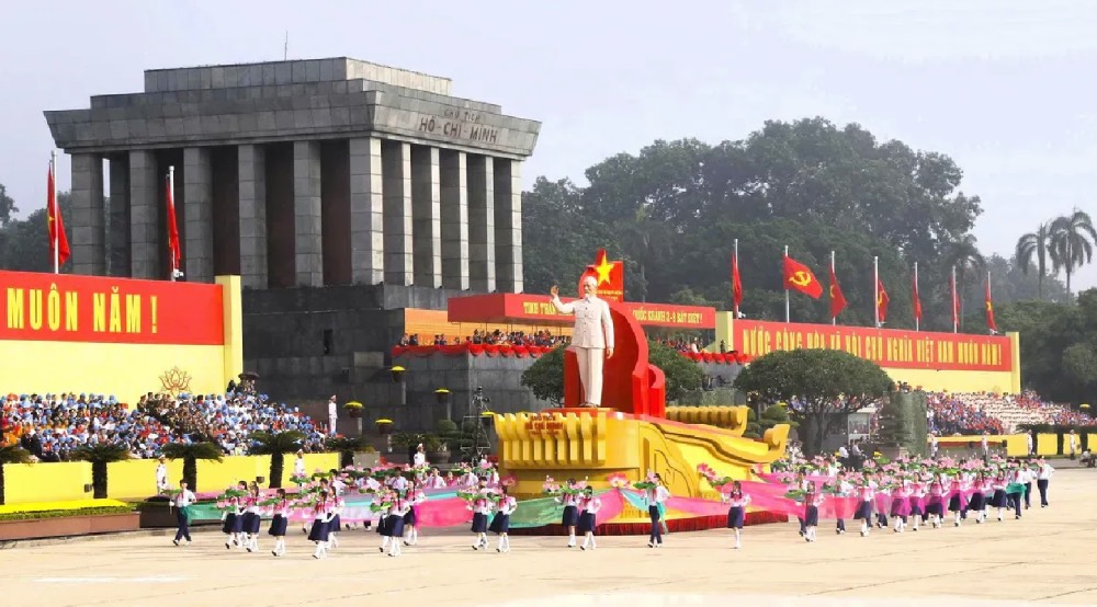 국경일 80주년을 기념하는 A80 행진 열병식. 사진: Dinh Hai