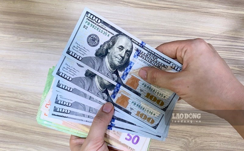 Actualmente el dolar estadounidense ha disminuido alrededor de un 9% en comparacion con principios de año. Foto: Tra My