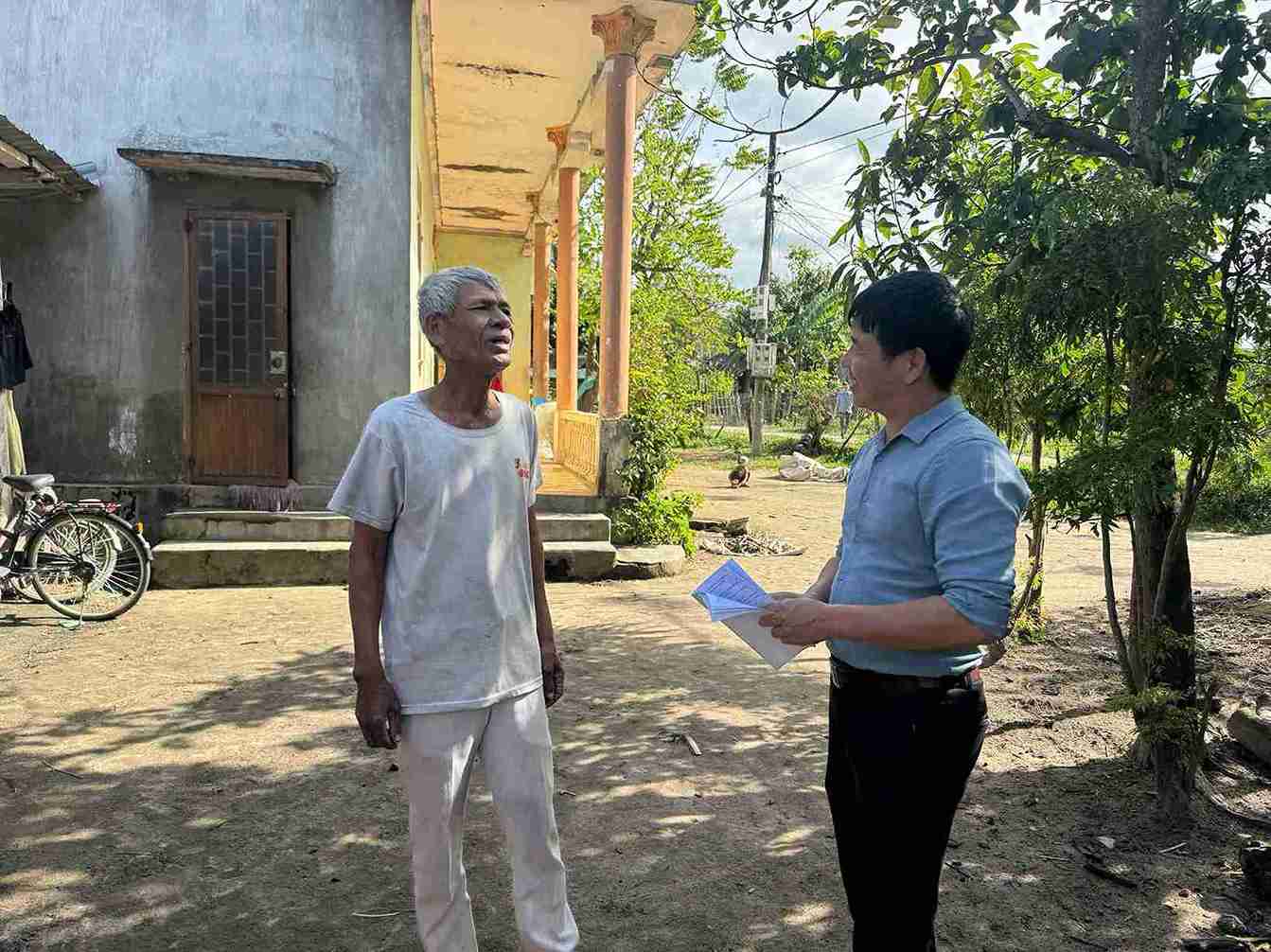 Các già làng, người có uy tín ở địa phương mong muốn chính quyền địa phương hỗ trợ thêm sinh kế để người dân có cuộc sống tốt hơn. Ảnh: Bảo Lâm