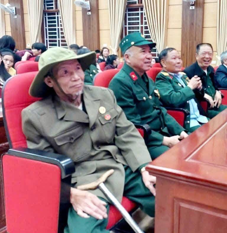 Cac cuu chien binh xem phim “Mua do“. Anh: Ngoc Anh