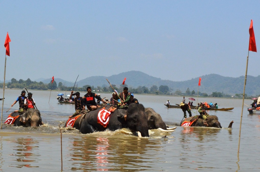 Nho vao cong tac giam ngheo ben vung, doi song van hoa, tinh than cua nguoi dan duoc cai thien. Anh: Bao Lam