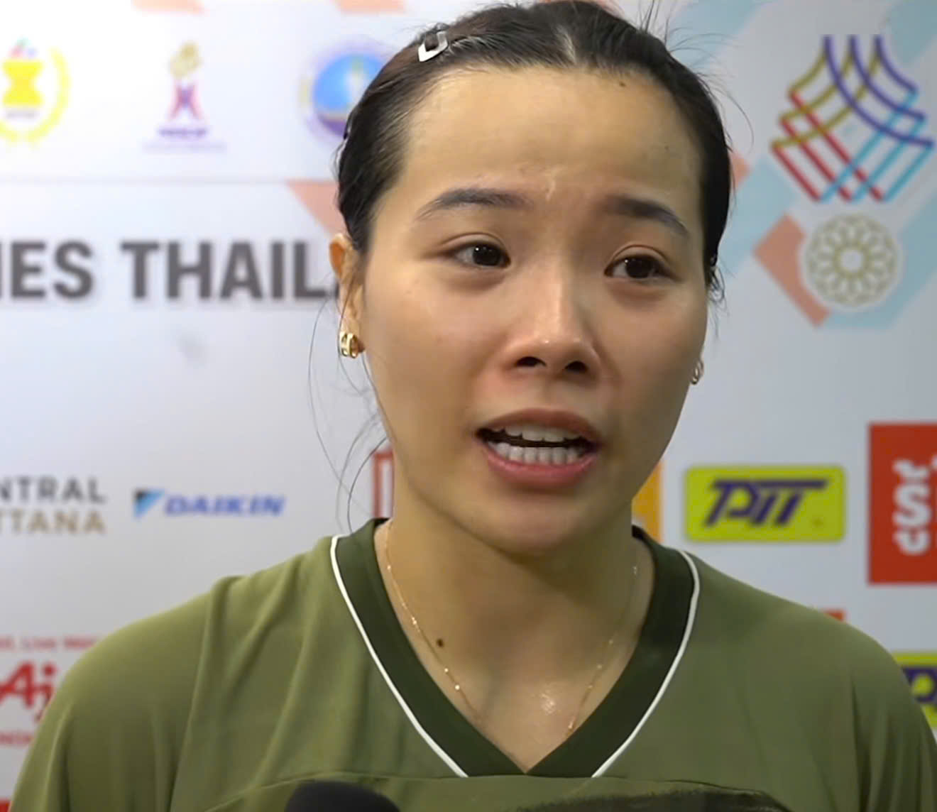 Nguyen Thuy Linh khong hai long voi mot so quyet dinh cua trong tai. Anh: Cat tu video