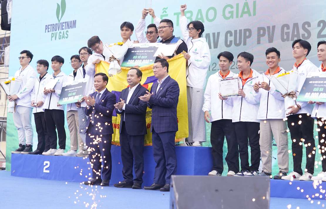 Ngoi vi cao nhat UAV CUP PV GAS 2025 da chinh thuc thuoc ve Doi SKY VISION. Anh: BTC