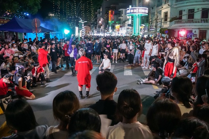 Pho di bo hoat dong dong duc nhung lan to chuc truoc. Anh: Ta Quang.