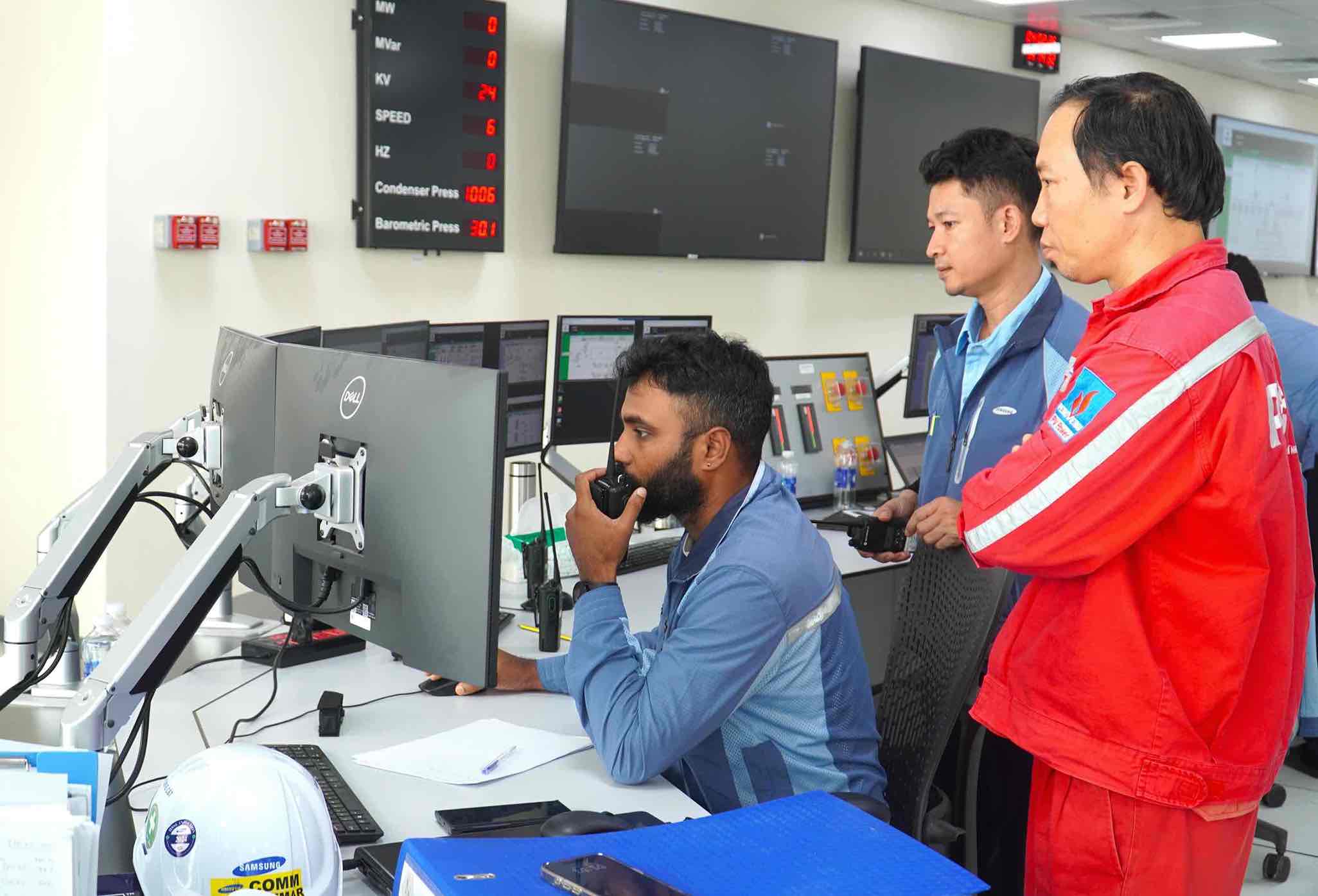 Phòng điều khiển trung tâm của dự án điện khí thiên nhiên hóa lỏng LNG. Ảnh: HAC