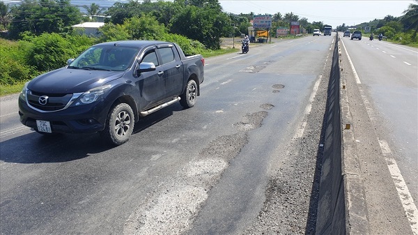 カインホアを通る国道1A号線。写真：胡龍