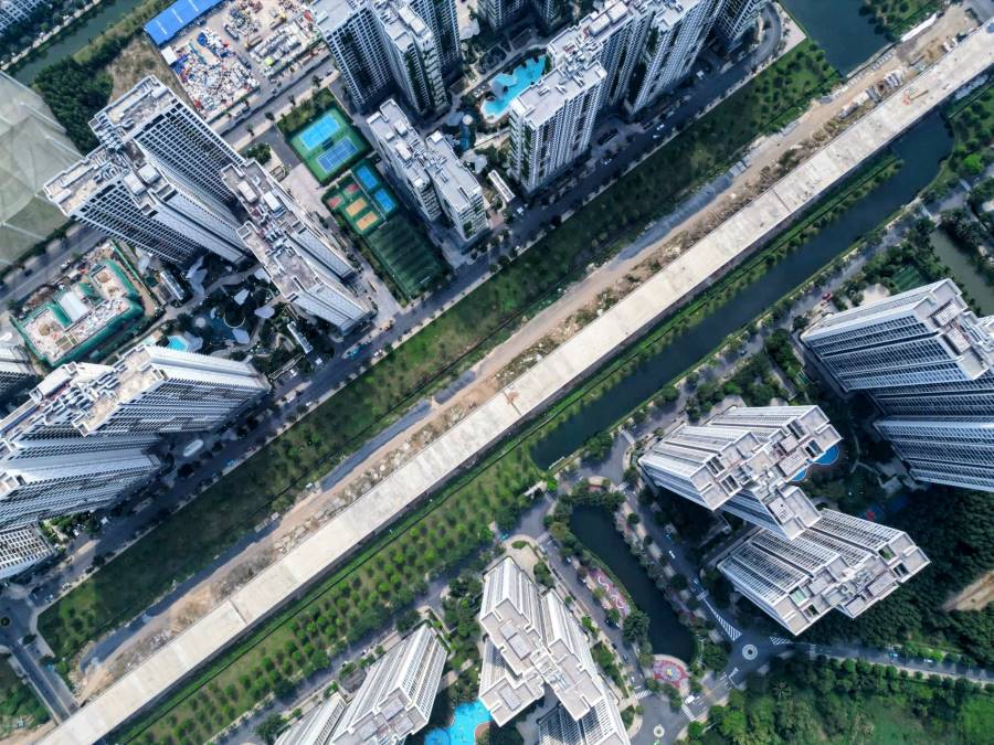 Doan cau can dai hang km da duoc ket noi lien mach di xuyen qua hang chuc toa nha cao tang cua khu do thi. Ảnh: Anh Tu