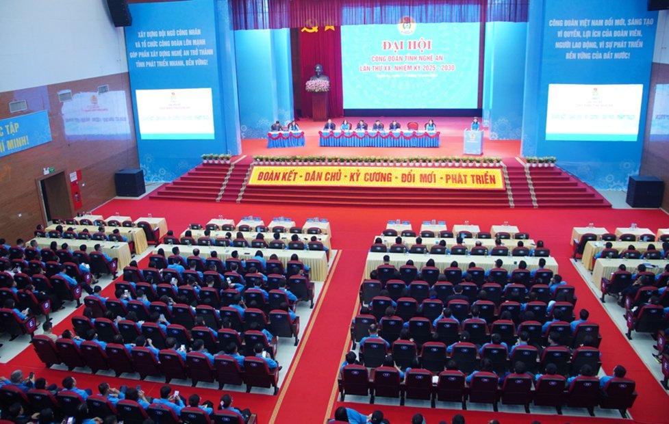 Toan canh phien hop dau tien. Anh: Duy Chuong