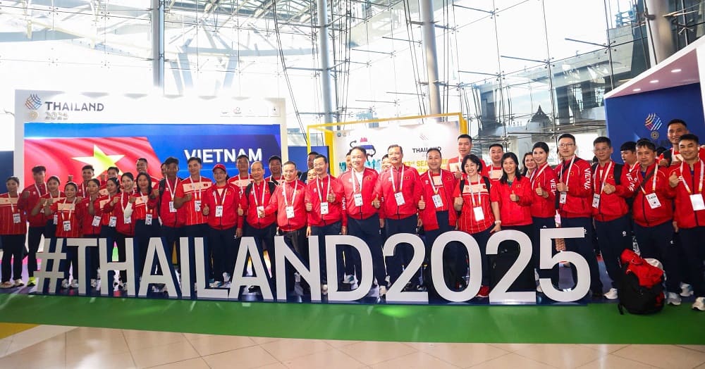 The Vietnamese sports delegation arrived in Thailand on the afternoon of December 7. Photo: Quy Luong