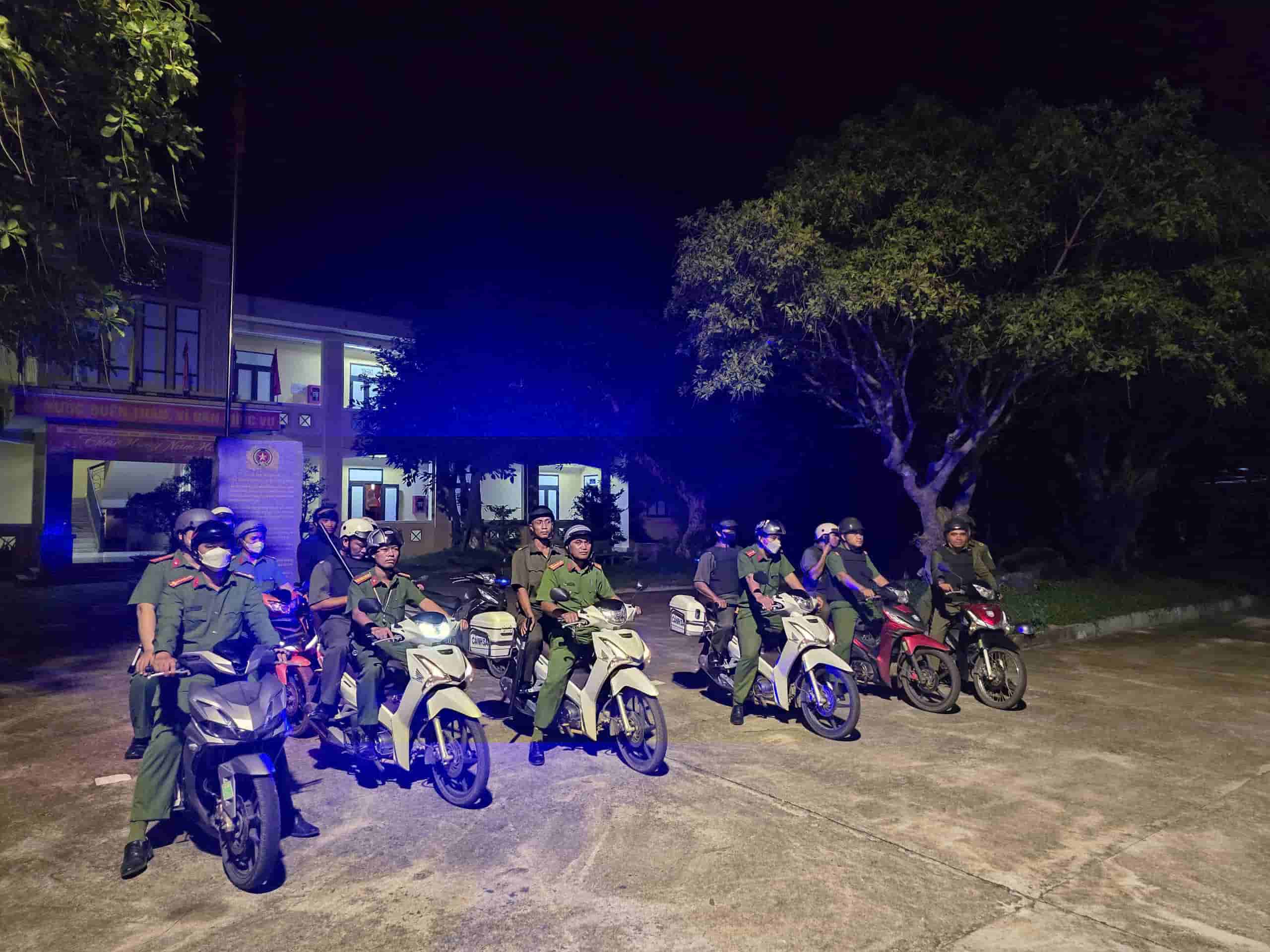 Tuần tra ngăn chặn các hành vi vi phạm pháp luật. Ảnh: Thanh Tuấn 