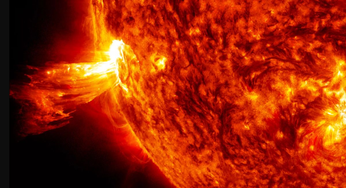 CME khi den Trai dat co the gay bao dia tu. Anh: NOAA