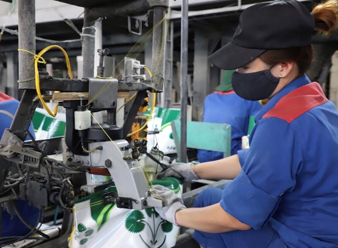 The Vietnam Chemical Industry Trade Union has always proactively directed the grassroots trade unions to organize legal dissemination to workers. Photo: Hai Ha