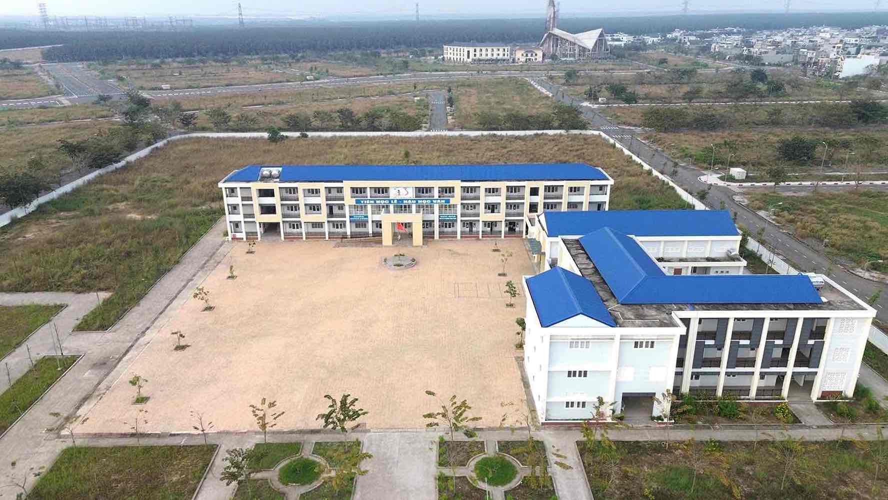 Truong hoc duoc xay dung phuc vu con em tai dinh cu san bay Long Thanh. Anh: AC-AT