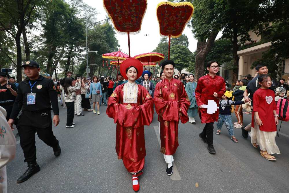 이 행사는 문화적 가치, 가족, 행복에 대한 메시지를 전파하고, 젊은 세대가 국가의 문화 유산을 배우고 감상하도록 장려하는 데 기여합니다.